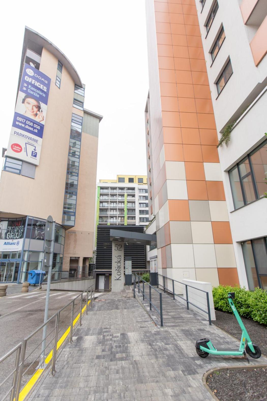 Apartment In The Center Of Bratislava Kosicka 52 Luaran gambar